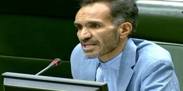 بیات: بیانات رهبری در خصوص ضرورت حمایت از دولت و رئیس جمهوری اتمام حجت است