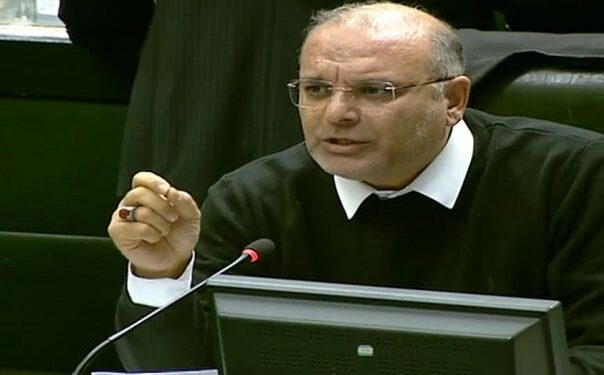 لک علیآبادی: دولت چهاردهم با وجود بحرانها نمره قبولی میگیرد